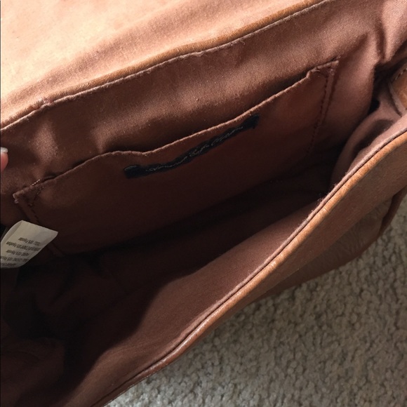 American eagle faux leather crossbody bag - Picture 3 of 3